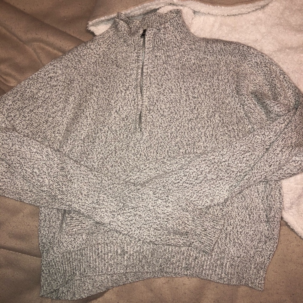 Brandy Melville cropped half zip